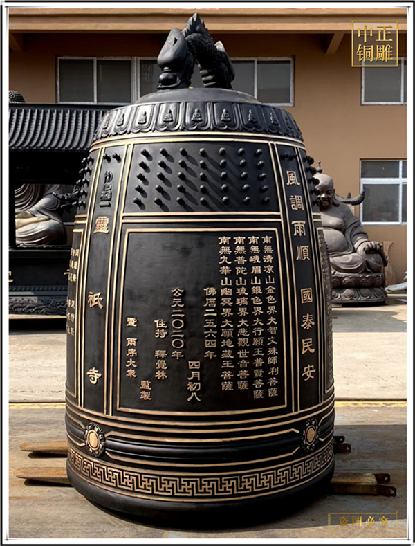 黄铜钟雕塑.jpg